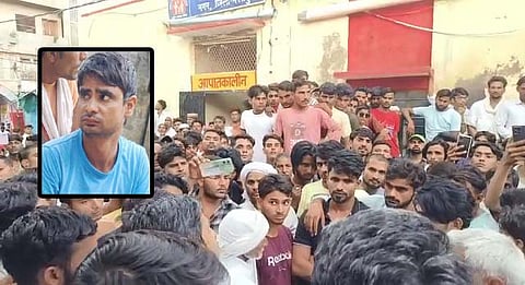 हत्या के बाद प्रदर्शन करते लोग। बाएं मृतक सद्दाम की फाइल फोटो