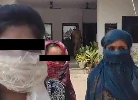 पीड़ित बच्चों के परिजन