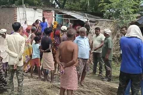 दूसरे के खेत से गुज़रते हैं तो विवाद होता है।