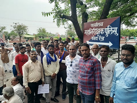 भीम आर्मी कार्यकर्ताओं ने मंगलवार को पुलिस महानिरीक्षक कोटा कार्यालय के बाहर विरोध प्रदर्शन किया