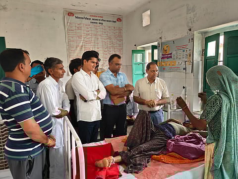 प्रसूता ने खुले में दिया बच्चे को जन्म