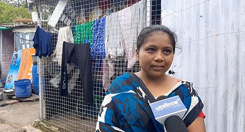 सरकारी योजनाओं का सच बताती महिला