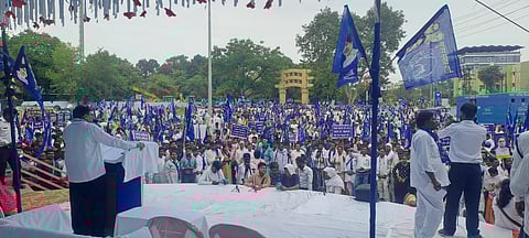 बीएसपी नेशनल कोऑर्डिनेटर आकाश आनंद के नेतृत्व में अब से कुछ समय बाद कार्यकर्ता राजभवन का घेराव