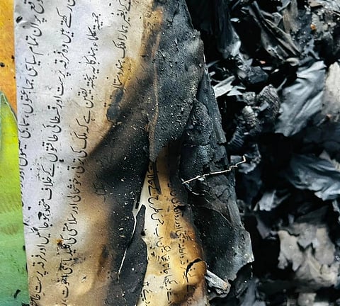 महिला पत्रकार का कहना है पुलिस ने कुरान वाले मुद्दे को तहरीर से हटाने के लिए धमकाया है।