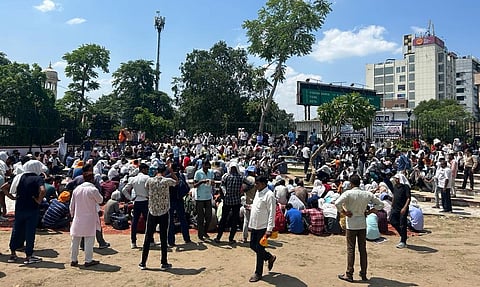 108 एम्बुलेंस कर्मियों का धरना