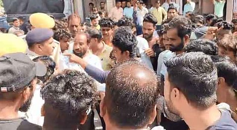 हत्या के बाद हंगामा