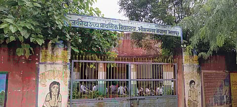 भरतपुर में स्थित भीमनगर बयाना का वह स्कूल जहां दलित छात्र पढ़ता है. छात्र को कथित तौर पर पानी पी लेने पर टीचर ने पीटा, जिससे अब छात्र डरा सहमा है.