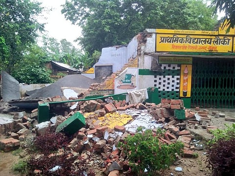 अब तक की खबरें: चार दिन की बारिश में ढह गया यूपी का प्राथमिक विद्यालय