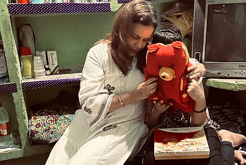 एंटी रेप एक्टिविस्ट योगिता भयाना ने बताया बच्ची की बेसिक से उच्च शिक्षा तक पूरा खर्चा उठाने की जिम्मेदारी ऋचा चड्ढा ने ली है