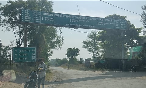 कुशलगढ विधानसभा क्षेत्र में गराड खोड़ा , जमराई सहित दर्जनों आसपास के आदिवासी बाहुल गांवों में बाशिन्दे सड़क-पानी जैसी मूलभूत सुविधाओं के लिए तरस रहे हैं।