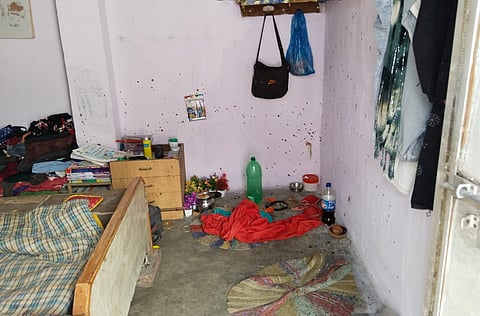 घटनास्थल पर कमरे में खून के छीटें