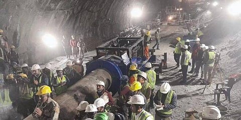 उत्तरकाशी सुरंग में फंसे मजदूरों का संघर्ष: आठ दिनों से लगातार बढ़ रही मुश्किलें