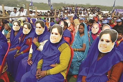 वंचित समुदाय की महिलाओं को नेतृत्व की कमान देने से राजनीतिक पार्टियों को परहेज क्यों ?