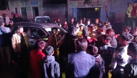 बारात के समय भारी भीड़