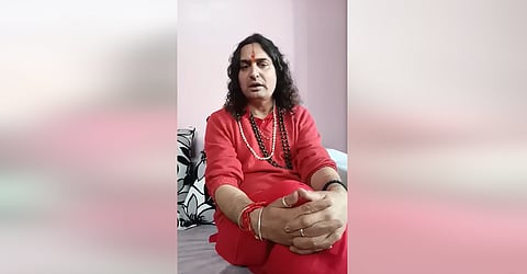 सोशल मीडिया पर सार्वजानिक रूप से माफी मांगते बाल मुकुंदाचार्य.