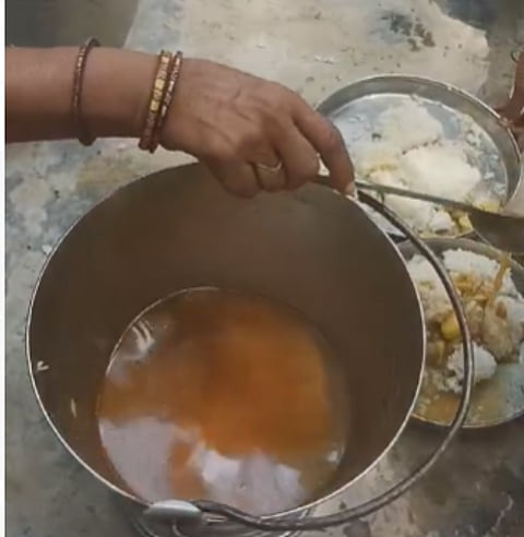 यूपी: कन्नौज में मिड-डे मील में दाल की जगह सिर्फ पानी, प्रधानाध्यापिका निलंबित