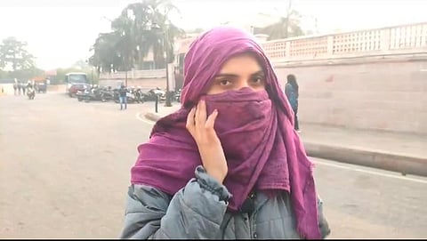 पीड़ित युवती ने सोशल मीडिया पर कई पोस्ट करते हुए जांच की मांग की है।