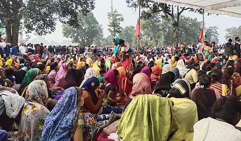 हरियारपुर में विरोध प्रदर्शन में शामिल हुए स्थानीय लोग.