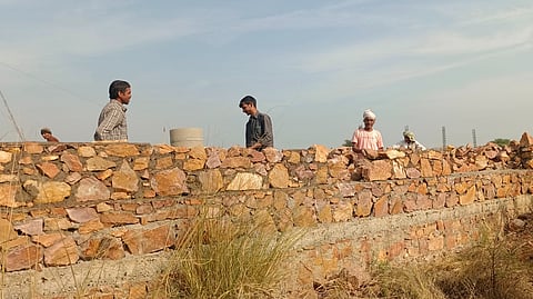 राजस्थान: श्रमिकों की बेटियों के हाथ पीले होने से किसने रोके?