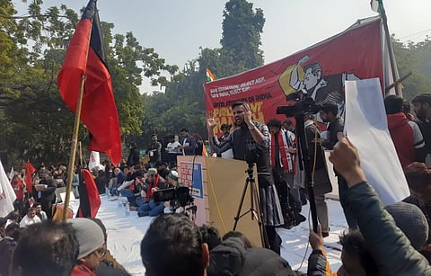 दिल्ली: नई शिक्षा नीति के खिलाफ जंतर-मंतर पर छात्रों का हल्ला बोल