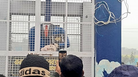 डॉ. आंबेडकर पार्क में तोड़ी गई बाबा साहब की मूर्ति।