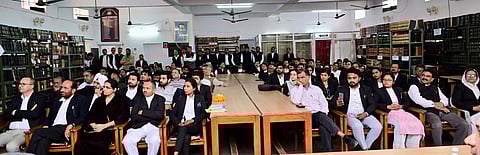 इलाहाबाद हाईकोर्ट के पूर्व चीफ जस्टिस: भारत-पाक का जन्म हुआ साथ, लेकिन 'संविधान' की बदौलत हम...