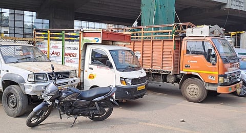 ट्रक-बस ड्राइवर्स की हड़ताल के बाद खड़े रहे वाहन