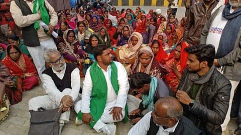 उत्तर प्रदेश: किसान नेता के घर पुलिस का धावा, मैग्सेसे पुरस्कार से सम्मानित संदीप पाण्डेय ने उठाए सवाल