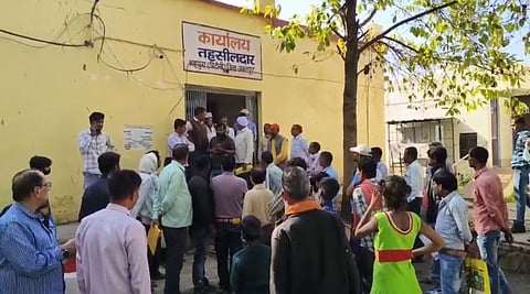 मध्य प्रदेश: राशन नहीं मिलने की शिकायत करने पर भड़के तहसीलदार, दंपति के साथ मारपीट का आरोप