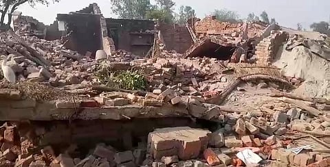 UP: पीएम आवास योजना में मिले मकानों को प्रशासन ने ढहाया, बुल्डोजर कार्रवाई में बेघर हुए कई दलित परिवार