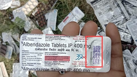 द मूकनायक को प्रेम गंगवार ने बताया- "नवाबगंज सीएचसी मेरे घर से लगभग 3 किमी मीटर दूरी पर मौजूद है। शायद यह सब दवाइयां वहां से लाकर यहां फेंकी गई होंगी।"