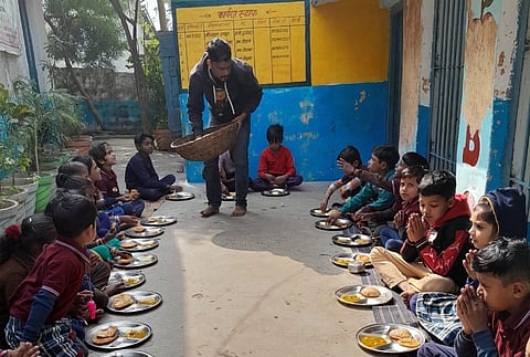 मध्य प्रदेश: शिक्षक उधारी से चला रहे मिड-डे-मील की व्यवस्था, सरकार ने छह महीने से नहीं किया भुगतान!