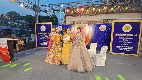 मतदाता जागरूकता बढ़ाने के लिए ट्रांसजेंडर्स का फैशन शो