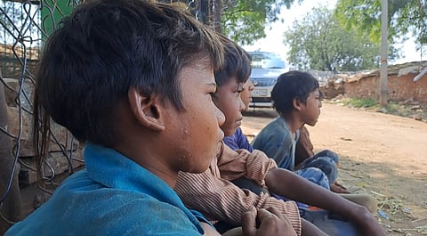 मध्य प्रदेश: भाषाई शिक्षक मजदूरी करने को मजबूर, शिक्षा से दूर हो रही सहरिया जनजाति!