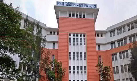 गांधी मेडिकल कॉलेज.