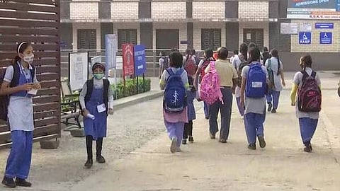 दिल्ली: नर्सरी में दाखिले के लिए EWS प्रमाण पत्रों में देरी, अभिभावकों के लिए बनी मुसीबत!