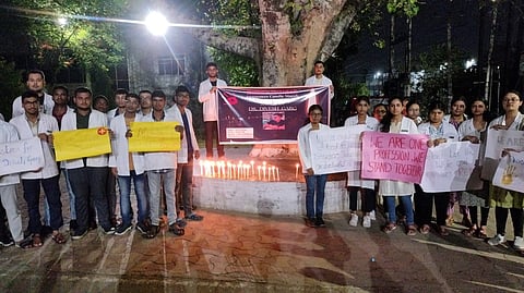 एक सौ पचासवें डॉक्टर की आत्महत्या