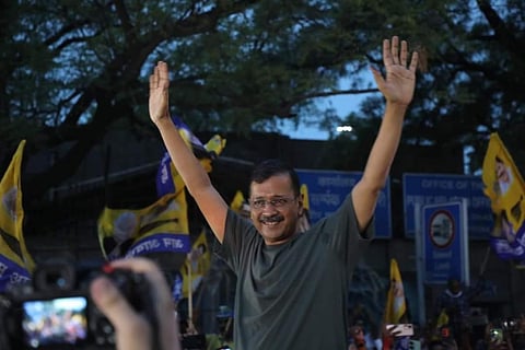 जेल से बाहर आने के बाद दिल्ली के मुख्यमंत्री अरविन्द केजरीवाल.