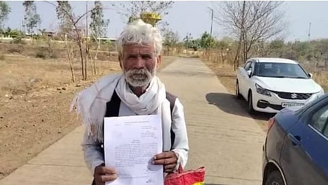 पीड़ित नारायण पुलिस और अधिकारियों के चक्कर लगा रहा है.