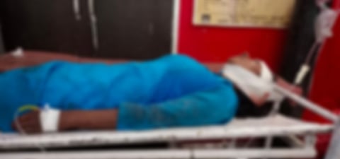 अस्पताल में घायल पीड़िता,