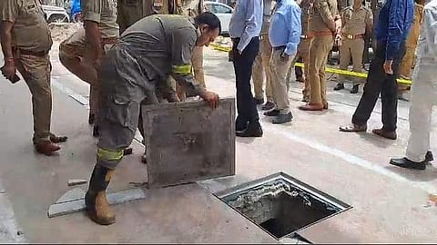 सीवर हादसे के दौरान की तस्वीर. (फाइल फोटो)