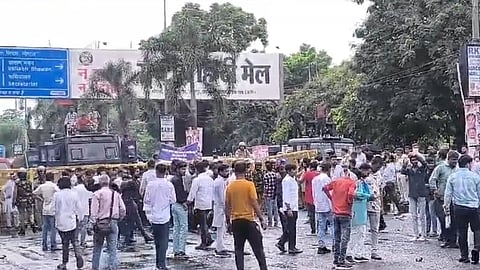 MP: नीट, नर्सिंग घोटाले मामले में सीएम हाउस घेरने निकले NSUI कार्यकर्ताओं पर पुलिस ने आँसू गैस के गोले दागे!