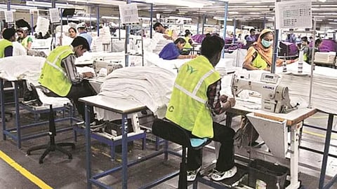 2022-23 में अनौपचारिक क्षेत्र में रोजगार में 16.45 लाख श्रमिकों की आई कमी: रिपोर्ट