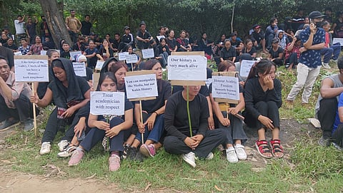 मणिपुर के चुराचांदपुर जिले में कुकी छात्र