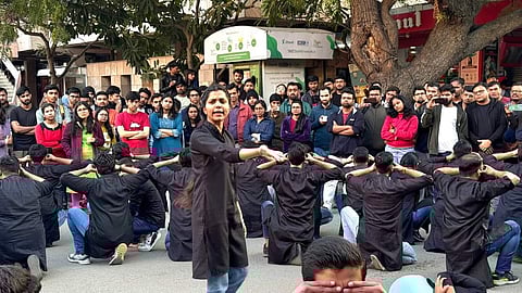 MCD ने दिल्ली के किसी भी आडिटोरियम में नाटक, संगीत, नृत्य या किसी सांस्कृतिक कार्यक्रम करने से पहले, अब से एक नए पोर्टल में रजिस्ट्रेशन करना अनिवार्य कर दिया है।