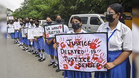 कोलकाता रेप-हत्या घटना के मेडिकल छात्राओं का प्रदर्शन