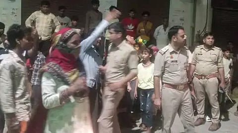 घटनास्थल पर मौजूद पुलिस बल