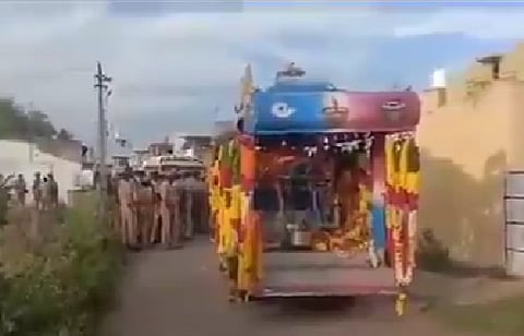 तमिलनाडू: दलित महिला की अंतिम यात्रा को 'आम रास्ते' से निकालने पर बवाल, कच्ची सड़क से निकाला मोक्ष रथ