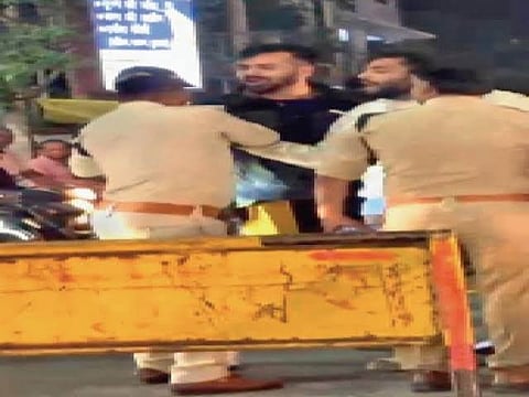 MP: जबलपुर में मंत्री के बेटे ने बुजुर्ग दंपती को टक्कर मारी, पुलिस से बोला जानते हो पापा मंत्री हैं..!