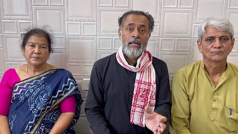 योगेंद्र यादव ने इस हमले को लोकतंत्र प्रेमियों के लिए "गंभीर चिंता" बताया।